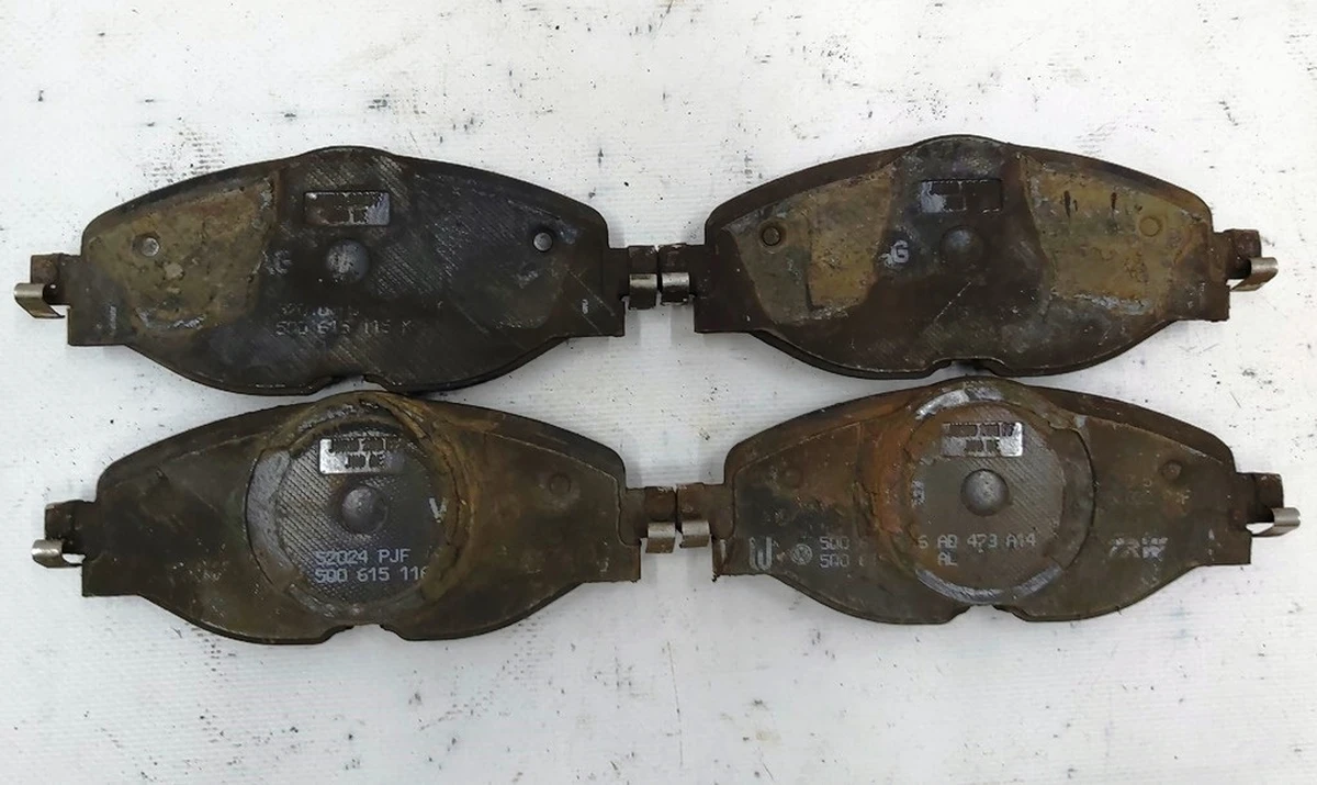 Front Caliper Brake Pad Set Volkswagen E-GOLF 8V0615125