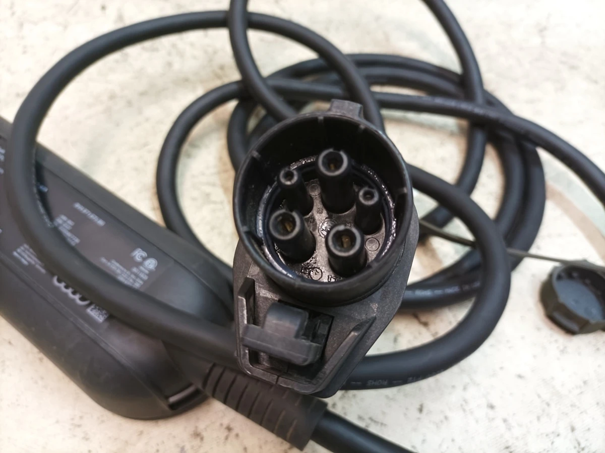 Universal charger kompakt 9.6kW Type1 40A Audi E-tron 8V4971675BB