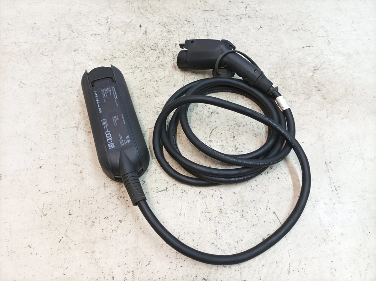 Universal charger kompakt 9.6kW Type1 40A Audi E-tron 8V4971675BB