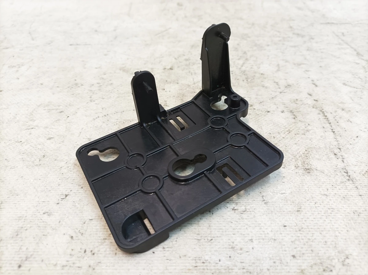 Кронштейн блоку управління зайнятості сидіння правий Audi Q7 8W0959730A