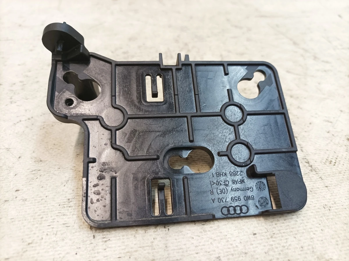Кронштейн блоку управління зайнятості сидіння правий Audi Q7 8W0959730A