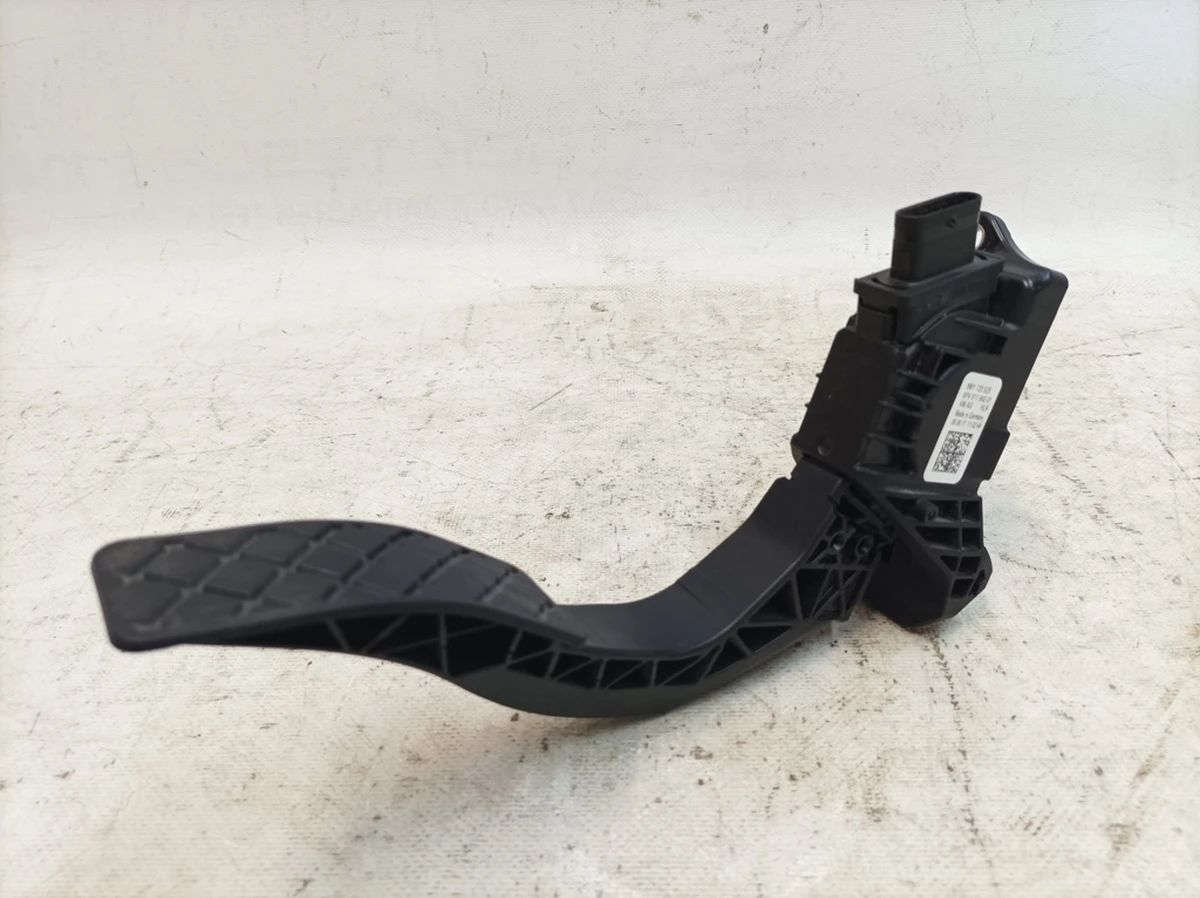 Педаль акселератора с электронным модулем Audi Q7 8W1723523