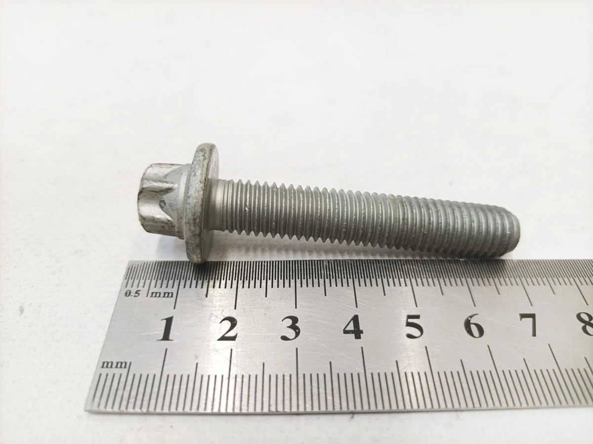 Torx head bolt M10 Mercedes B-Class 910143-010017