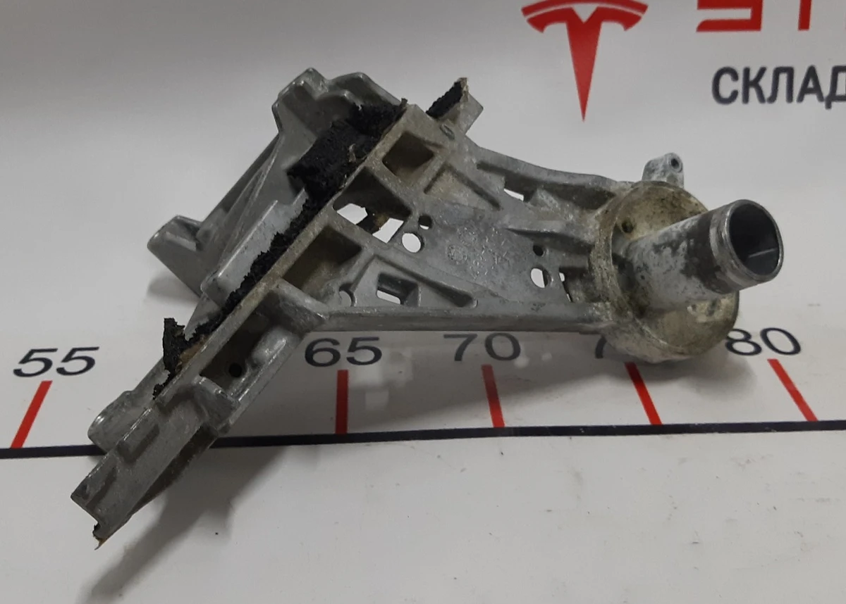 Кронштейн зеркала наружного левого BASE без автоскладывания Tesla Model S 1041315-00-B