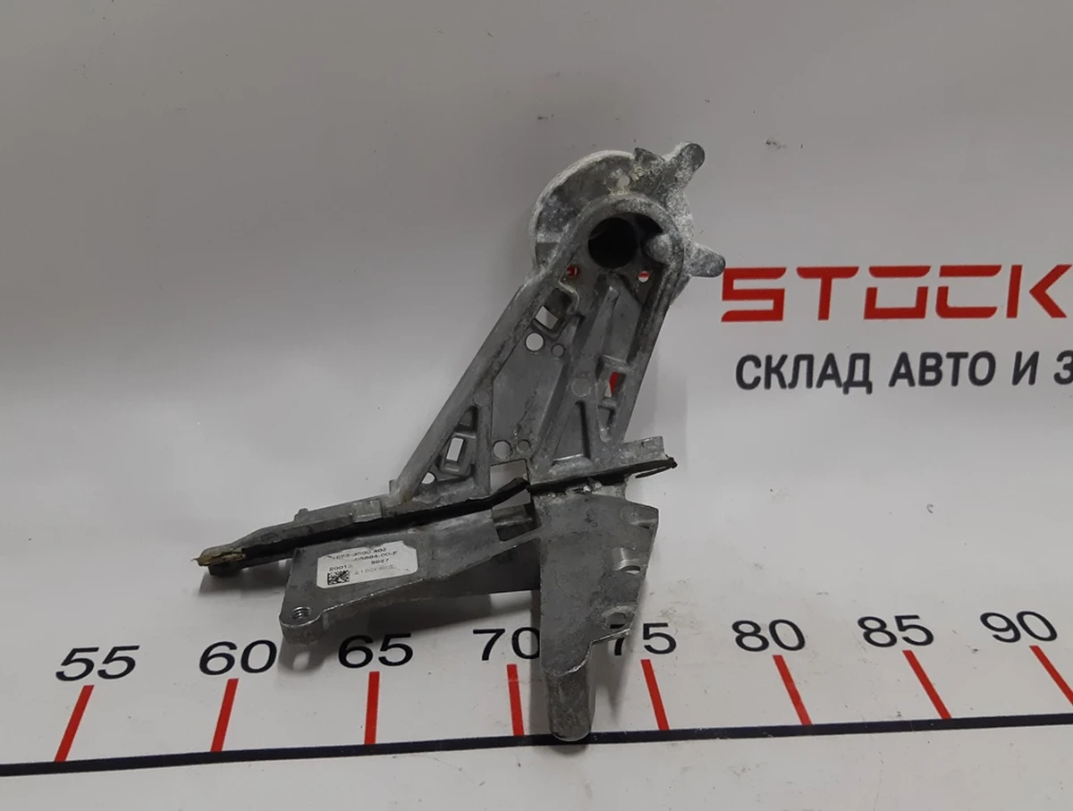 Кронштейн зеркала наружного левого BASE без автоскладывания Tesla Model S 1041315-00-B