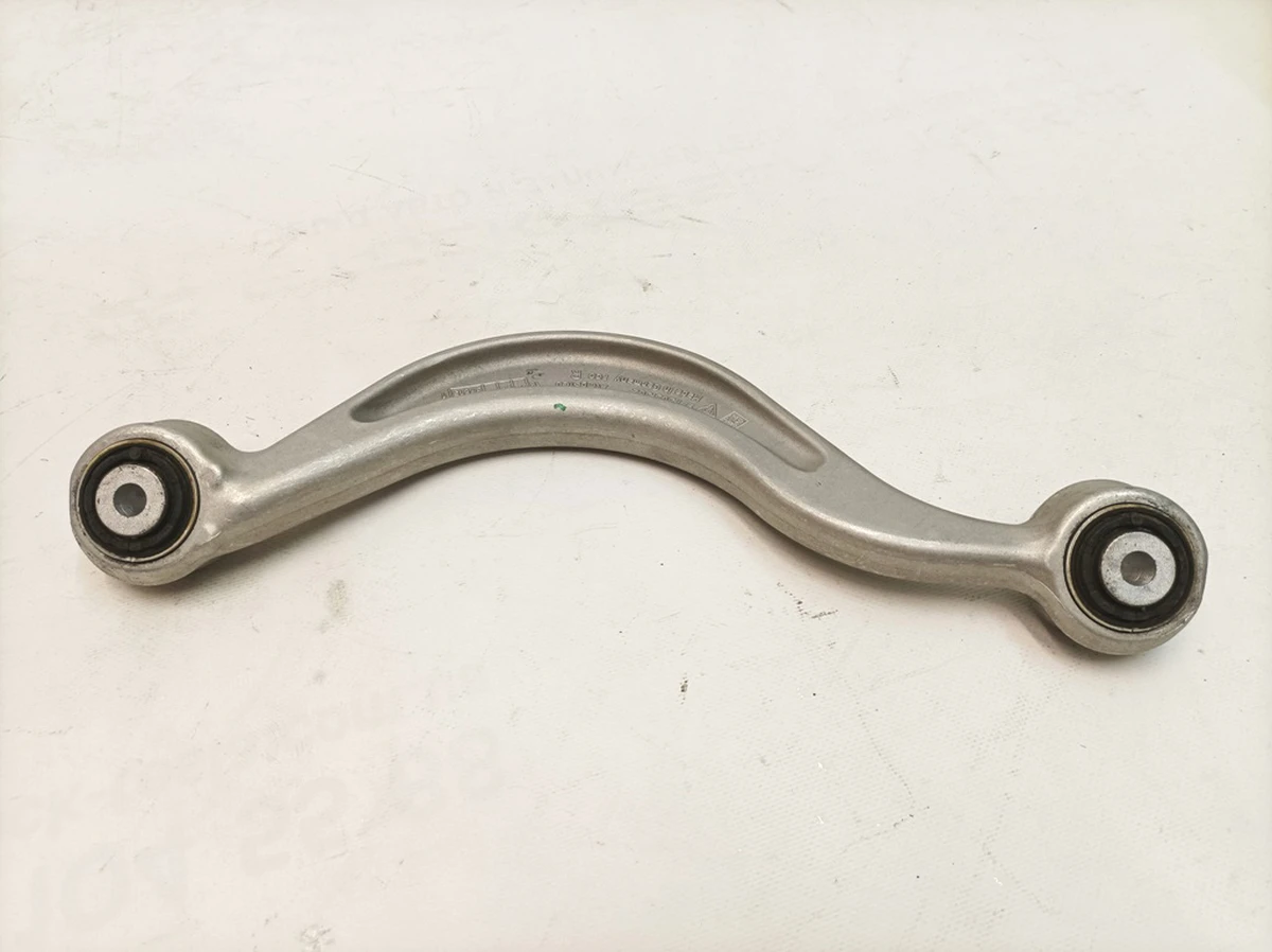 Важіль поперечний задній правий верхній Porsche Taycan 971505362