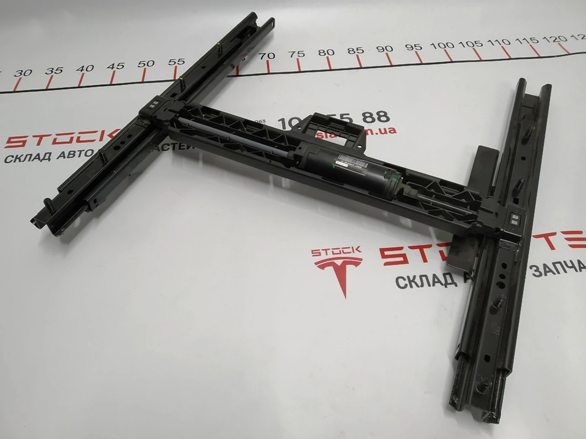 2 Механизм перемещения водительского сиденья (в сборе) Tesla model X 9876527-03-A