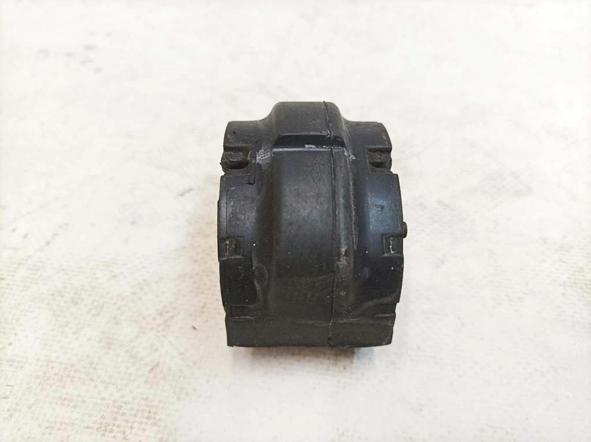 Кронштейн опорний стабілізатора Porsche Taycan 992511035A