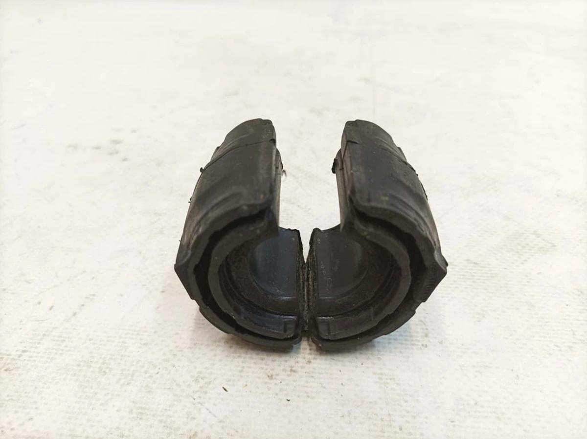 Кронштейн опорний стабілізатора Porsche Taycan 992511035A