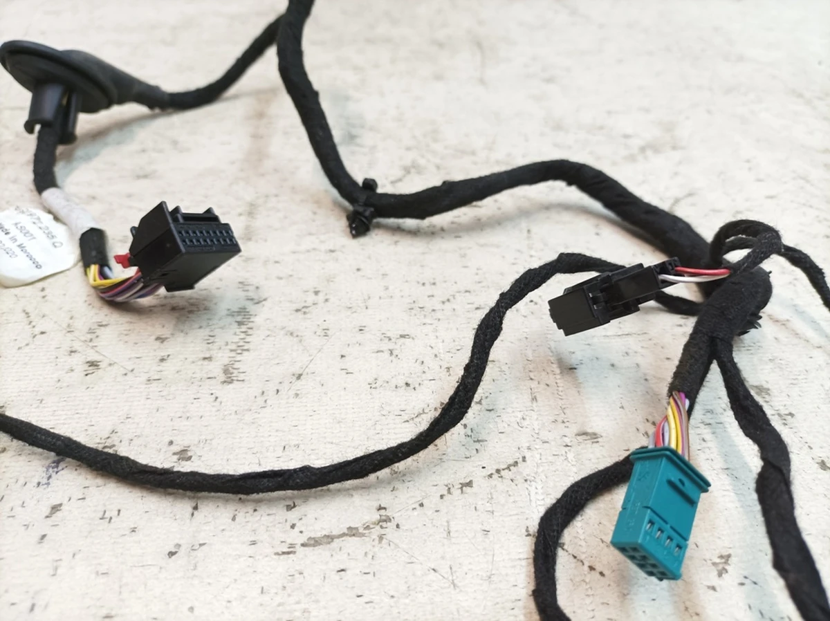 Електропроводка дзеркала зовнішнього лівого Porsche Taycan 992972235Q