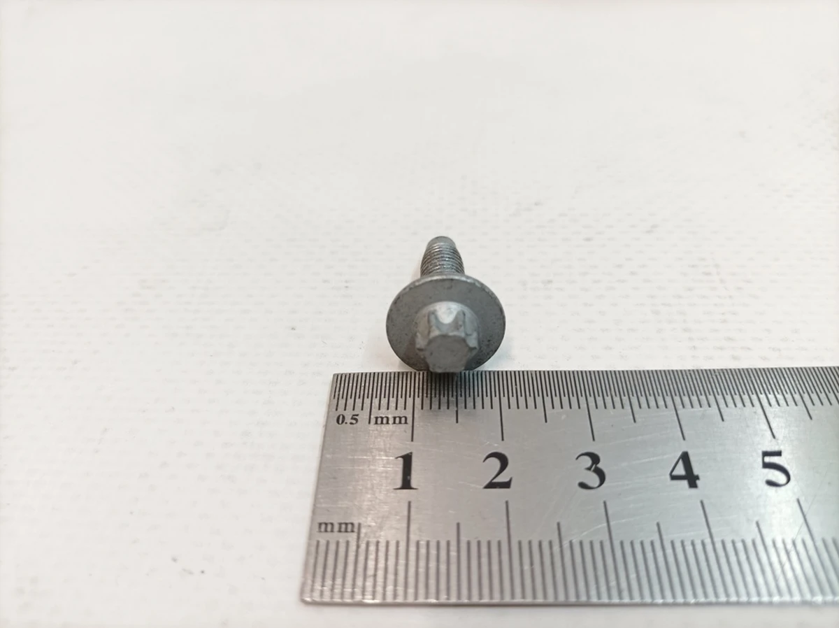 Гвинт із зовнішнім Torx M6X20 Porsche Taycan 9A700740400