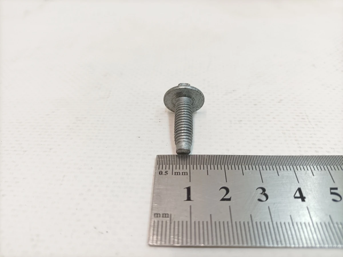 Гвинт із зовнішнім Torx M6X20 Porsche Taycan 9A700740400