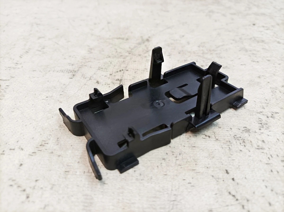 Кронштейн антени LTE Porsche Taycan 9J1035464