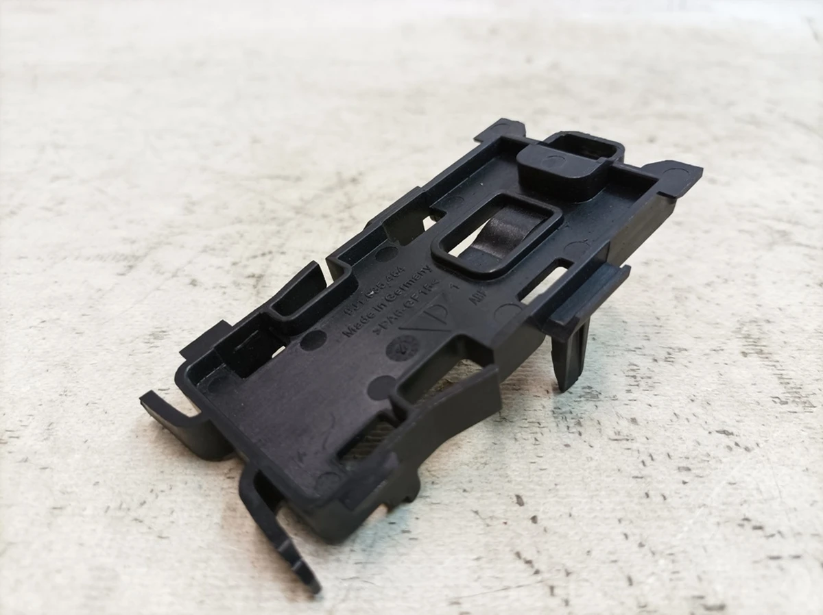 Кронштейн антени LTE Porsche Taycan 9J1035464