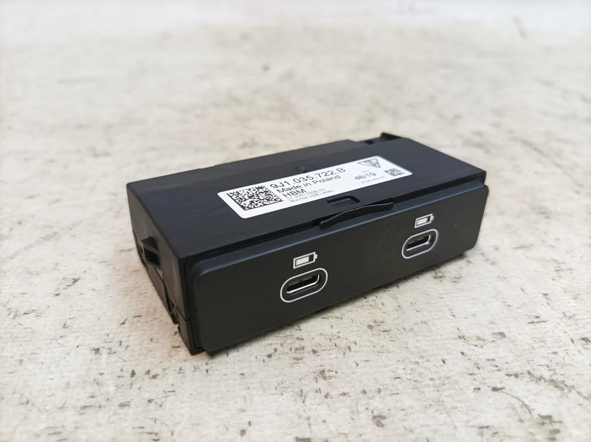 Charging socket 2 x USB Type-C center console rear Porsche Taycan 9J1035722B