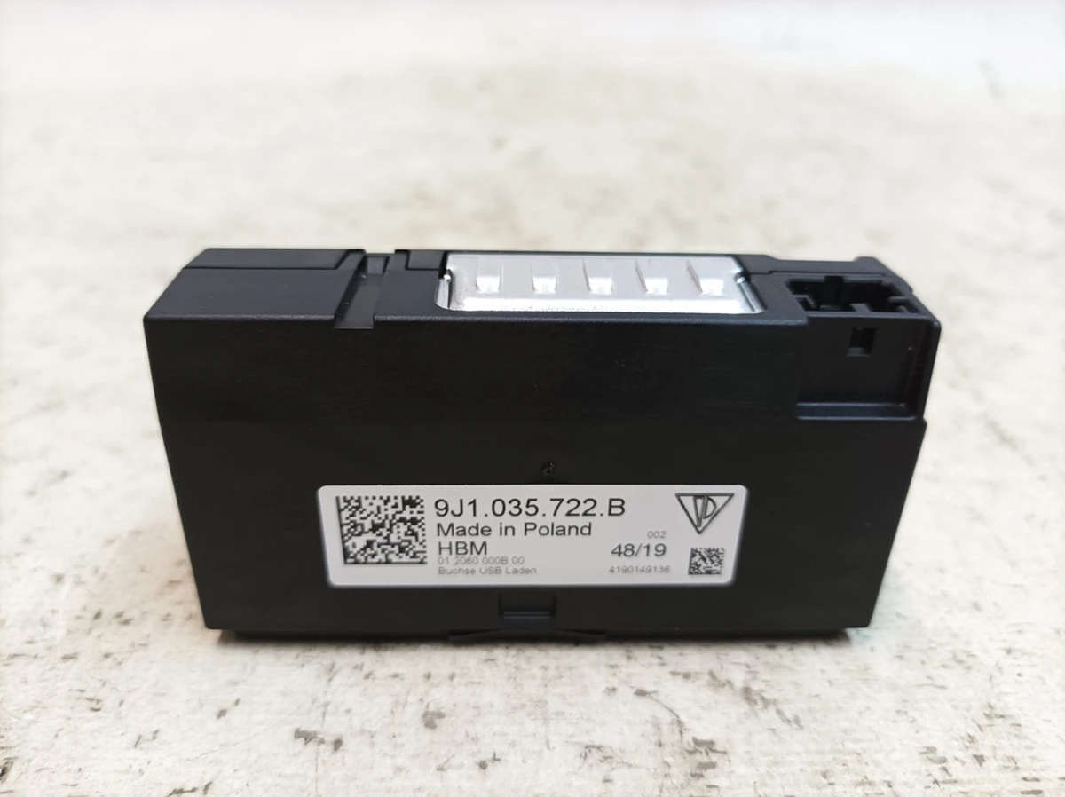 Зарядне гніздо 2 х USB Type-C центральна консоль задня Porsche Taycan 9J1035722B