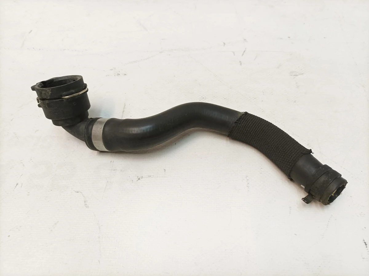 Шланг охлаждающей жидкости с быстроразъёмной муфтой Porsche Taycan 9J1121101