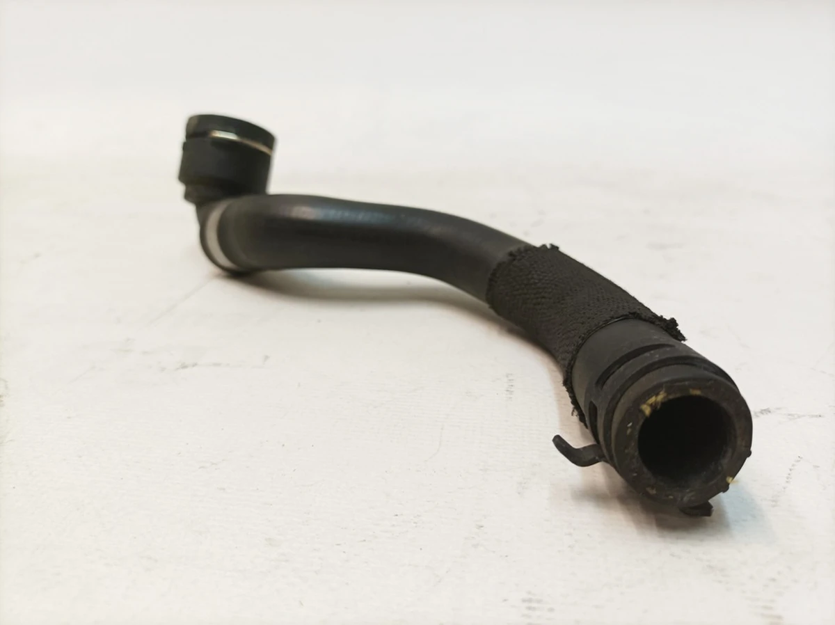 Шланг охлаждающей жидкости с быстроразъёмной муфтой Porsche Taycan 9J1121101