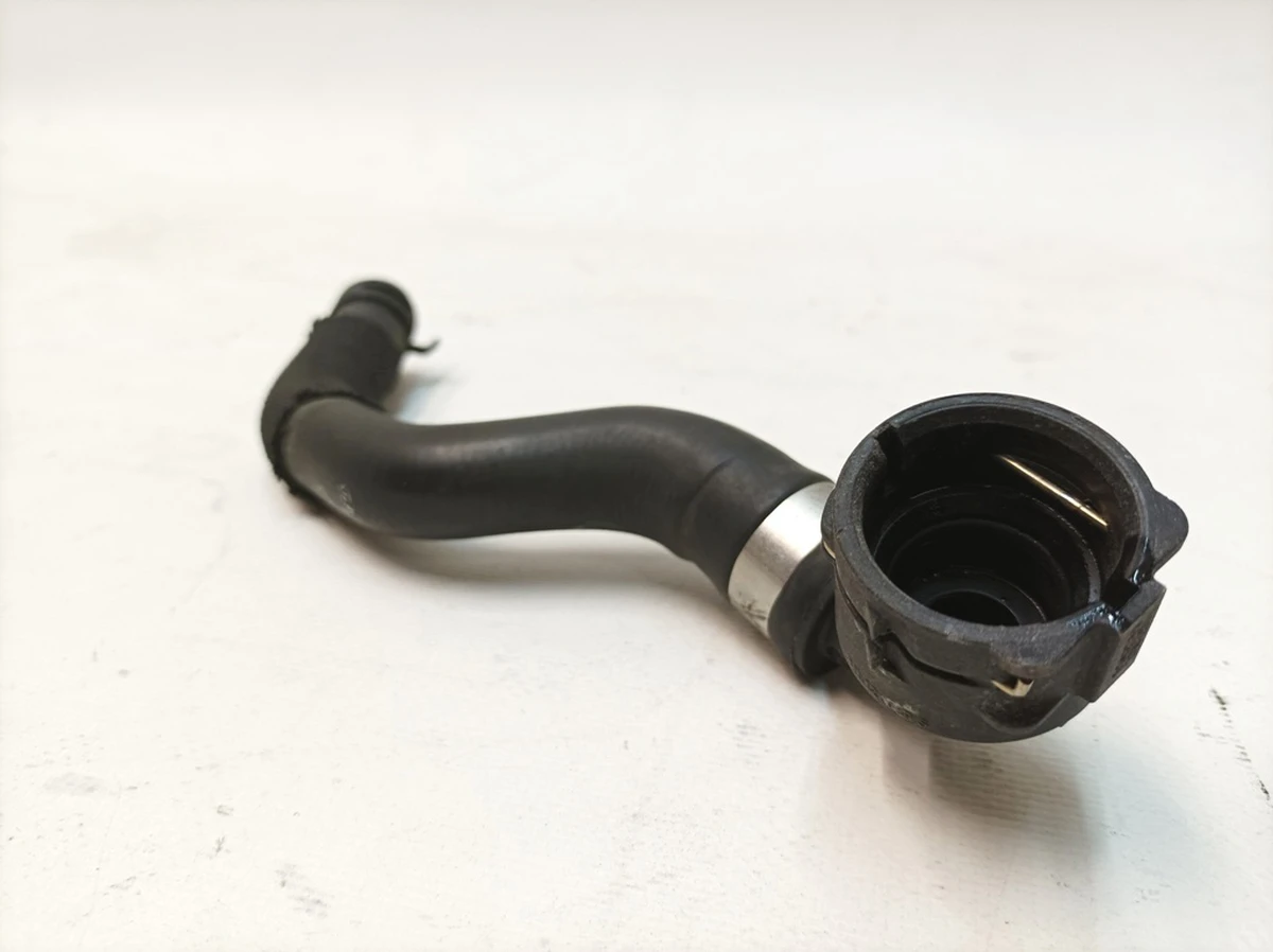 Шланг охлаждающей жидкости с быстроразъёмной муфтой Porsche Taycan 9J1121101