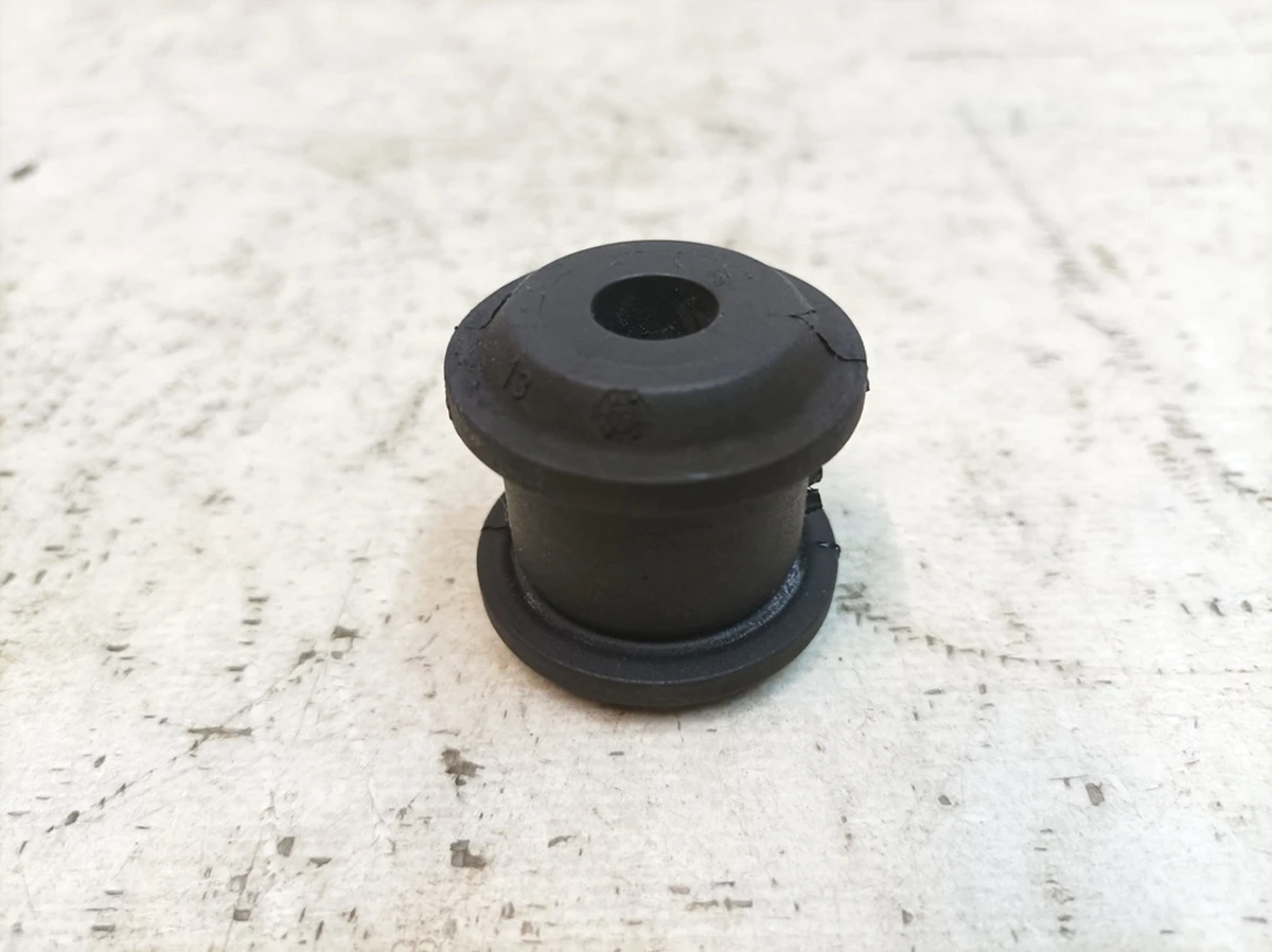 Сайлентблок корпуса вентилятора переднего Porsche Taycan 9J1121425