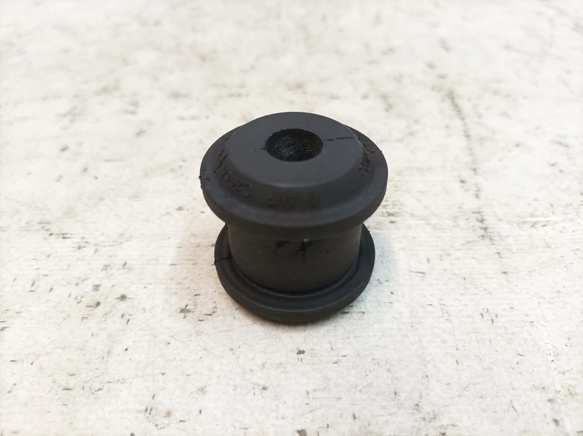 Front fan housing silent block with damage Porsche Taycan 9J1121425