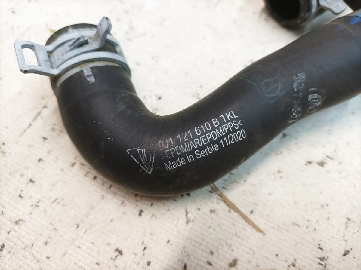 Трубопровод охлаждающей жидкости Porsche Taycan 9J1121610B