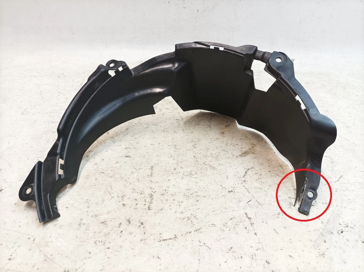 Radiator fan air duct front right damaged Porsche Taycan 9J1121674