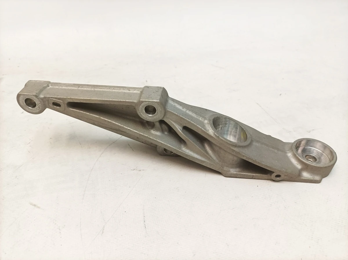 Кронштейн опори двигуна задній Porsche Taycan 9J1199186