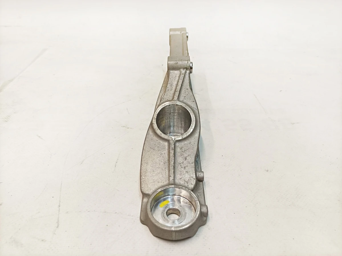 Кронштейн опори двигуна задній Porsche Taycan 9J1199186