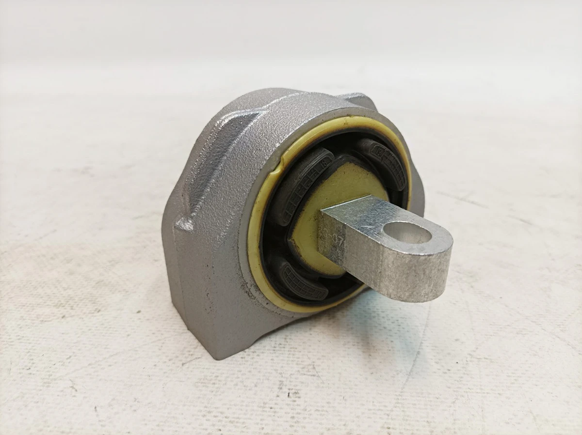 Кронштейн опорний задній лівий Porsche Taycan 9J1399111D