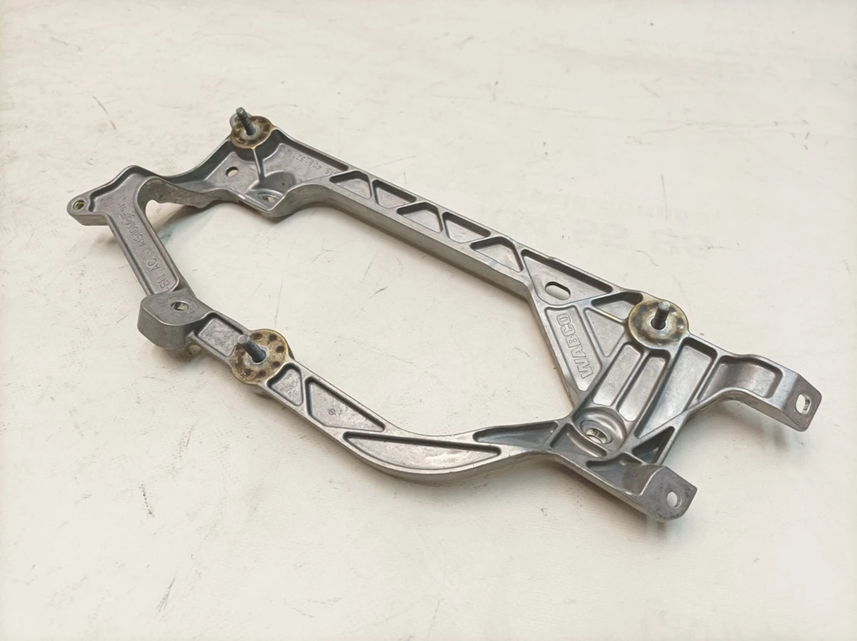 Кронштейн компресора нижня частина Porsche Taycan 9J1616199