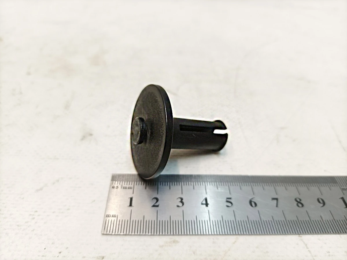 Пістон розпірний (гніздо домкрата) Taycan 9J1802819