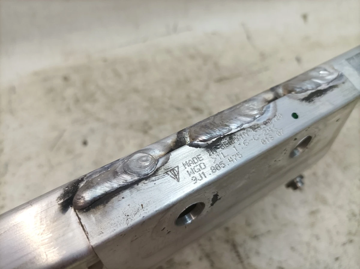 Розпірка-підсилювач передня Porsche Taycan 9J1805475