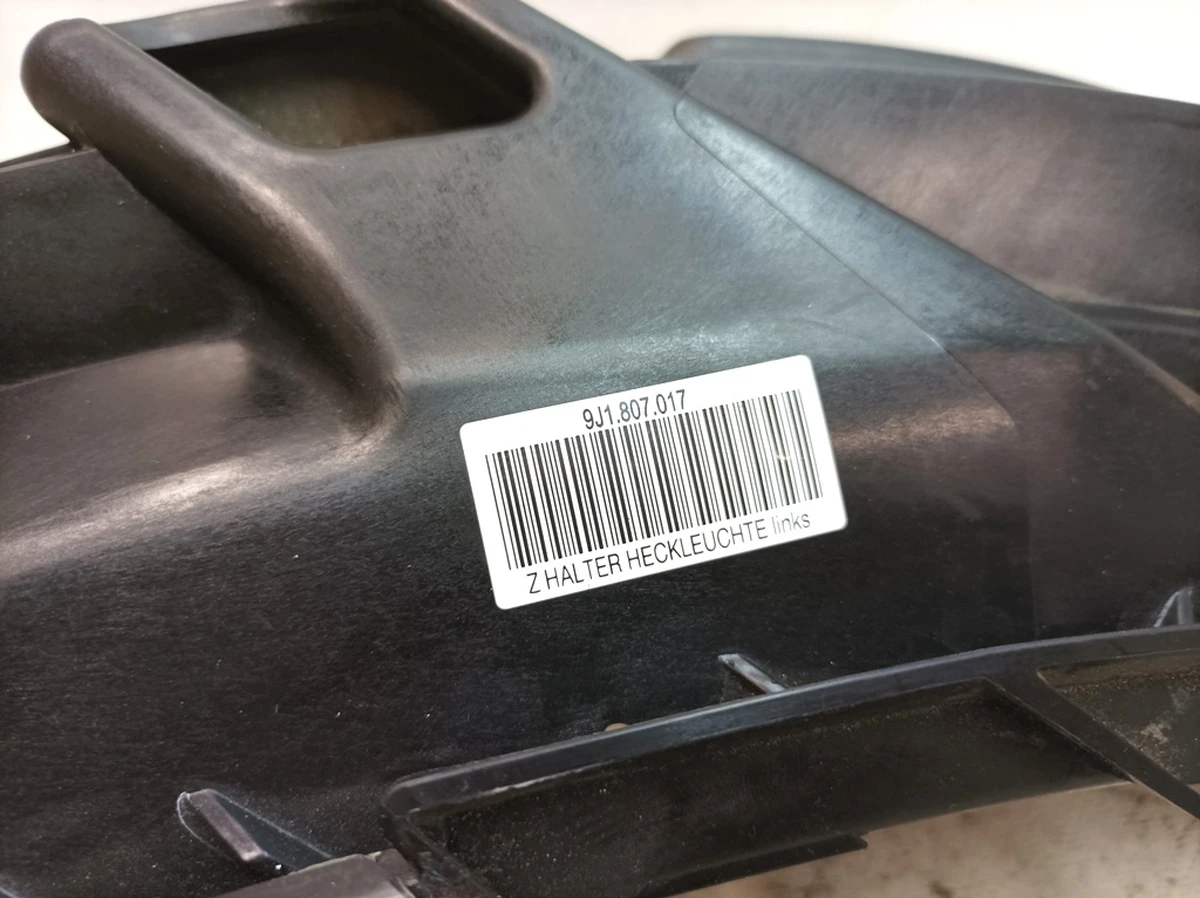 Кронштейн бампера заднего левый Porsche Taycan 9J1807017