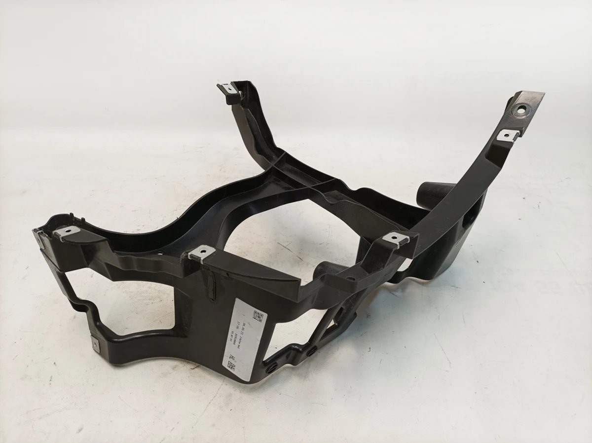 Кронштейн бампера заднего левый (восстановлен) Porsche Taycan 9J1807331