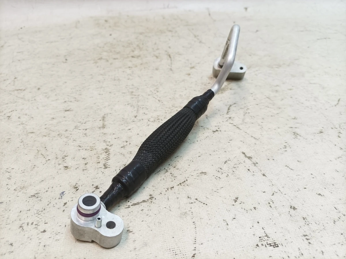 Трубопровод хладагента маслозаборный патрубок Porsche Taycan 9J1816198D