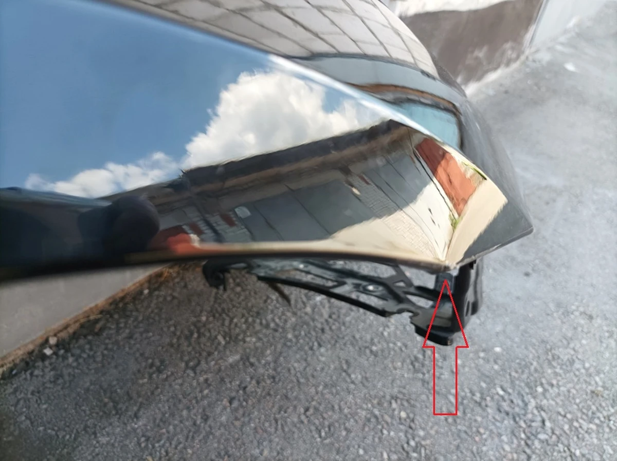 Front right fender with damage Paint code: C9X Porsche Taycan 9J1821102Y