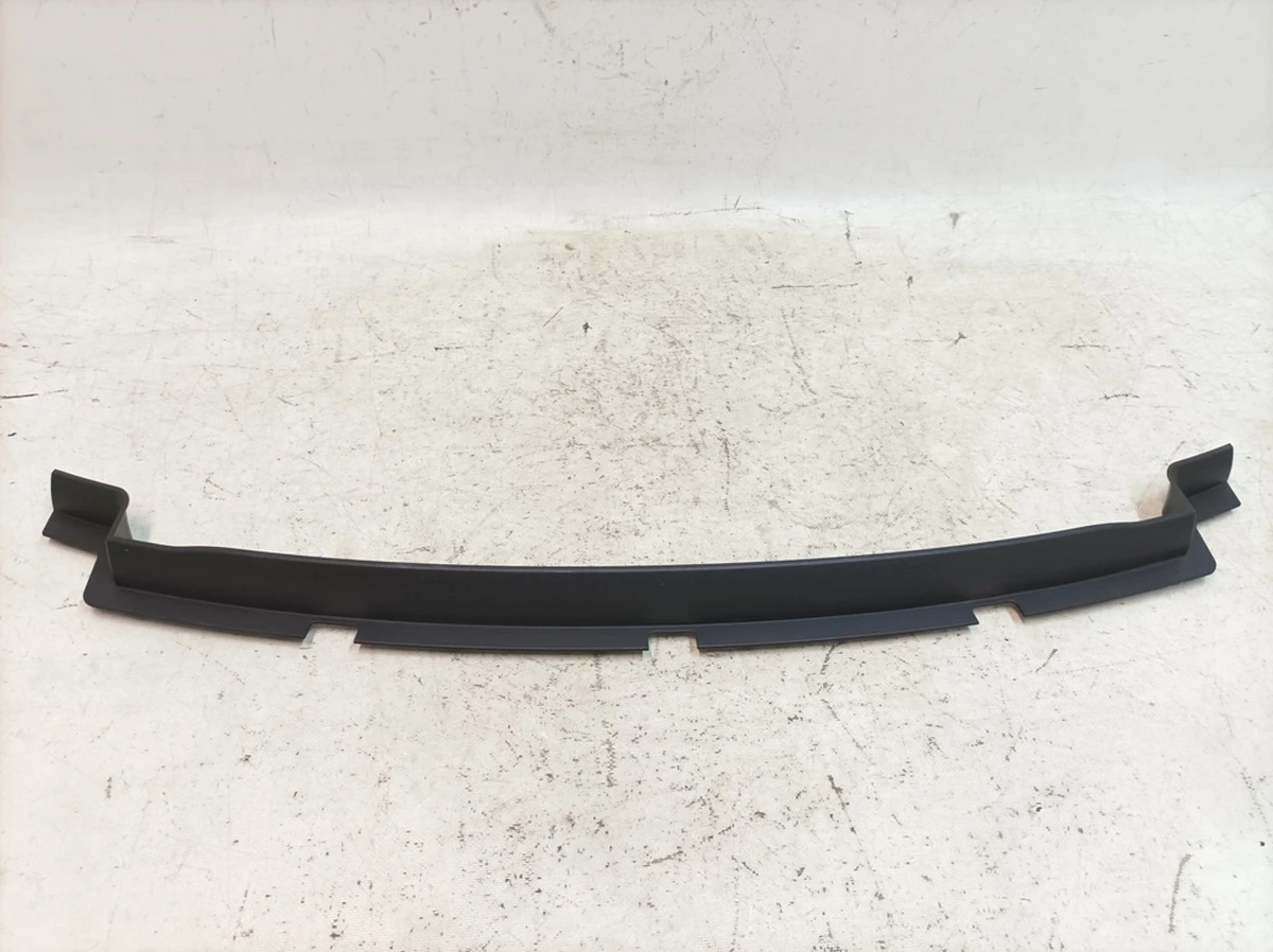 Накладка монтажный кронштейн спойлера заднего Porsche Taycan 9J1827751