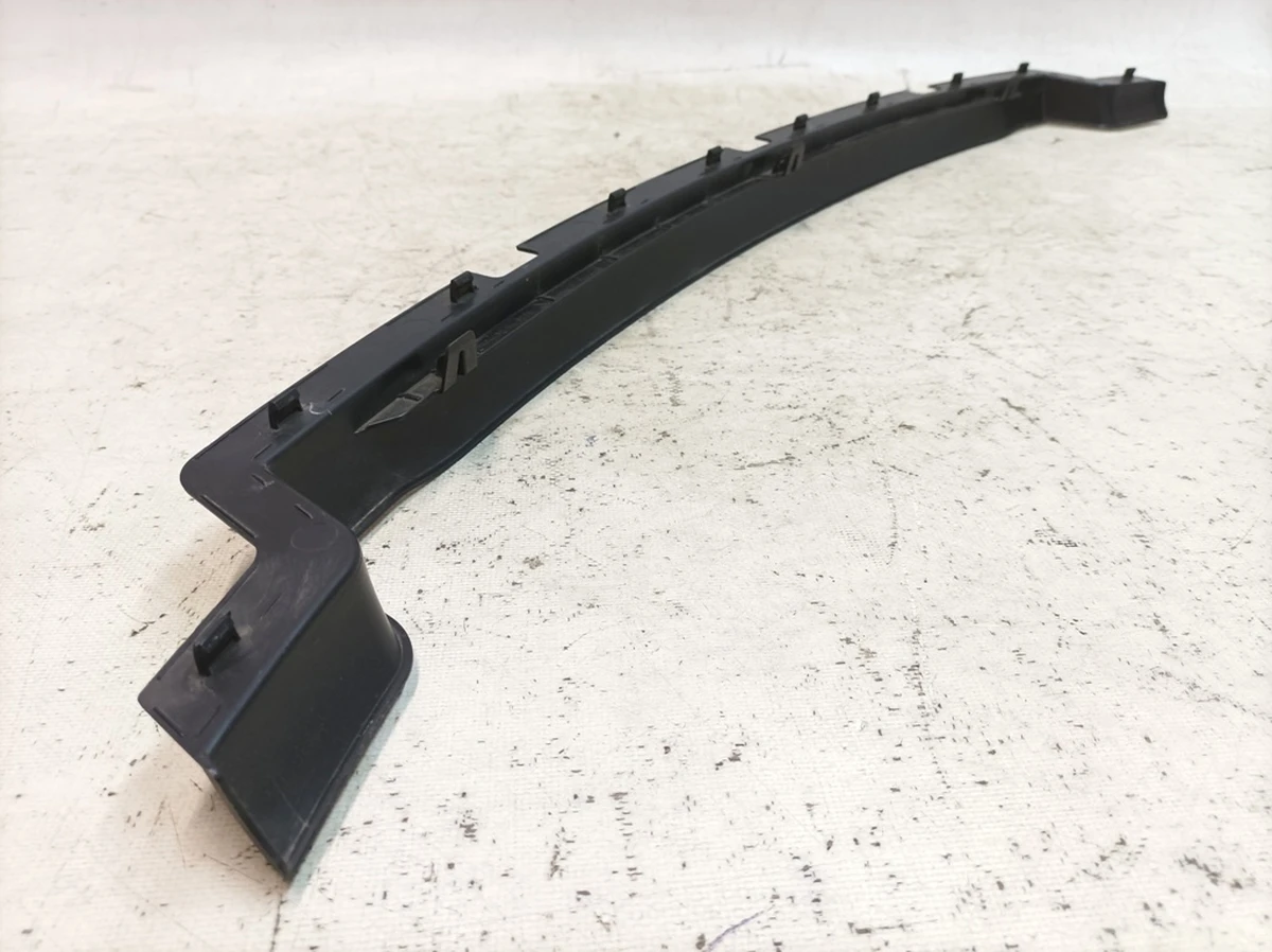 Накладка монтажный кронштейн спойлера заднего Porsche Taycan 9J1827751