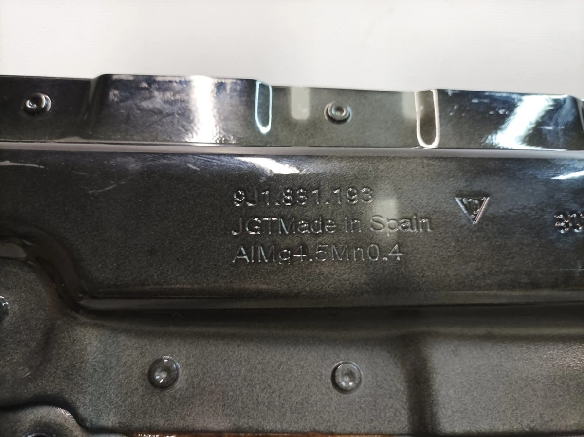 Двері передні ліві (метал) з пошкодженням Код фарби: C9X Porsche Taycan 9J1831193