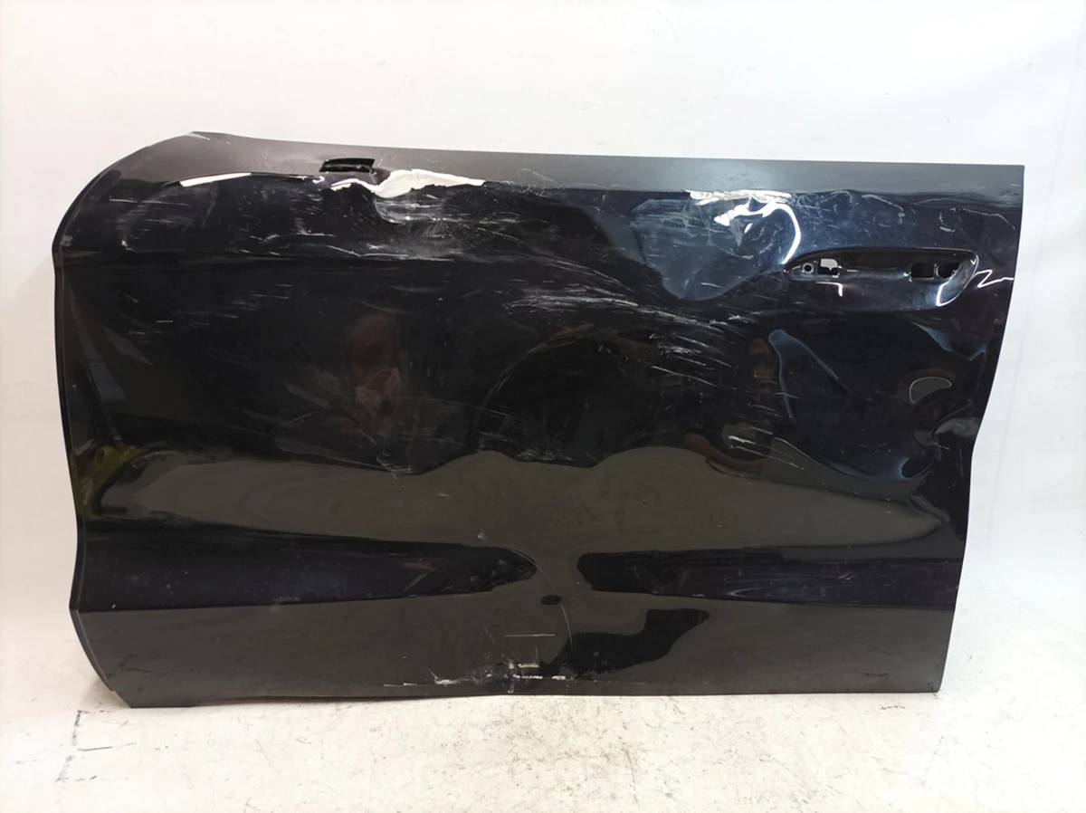 Двері передні ліві (метал) з пошкодженням Код фарби: C9X Porsche Taycan 9J1831193