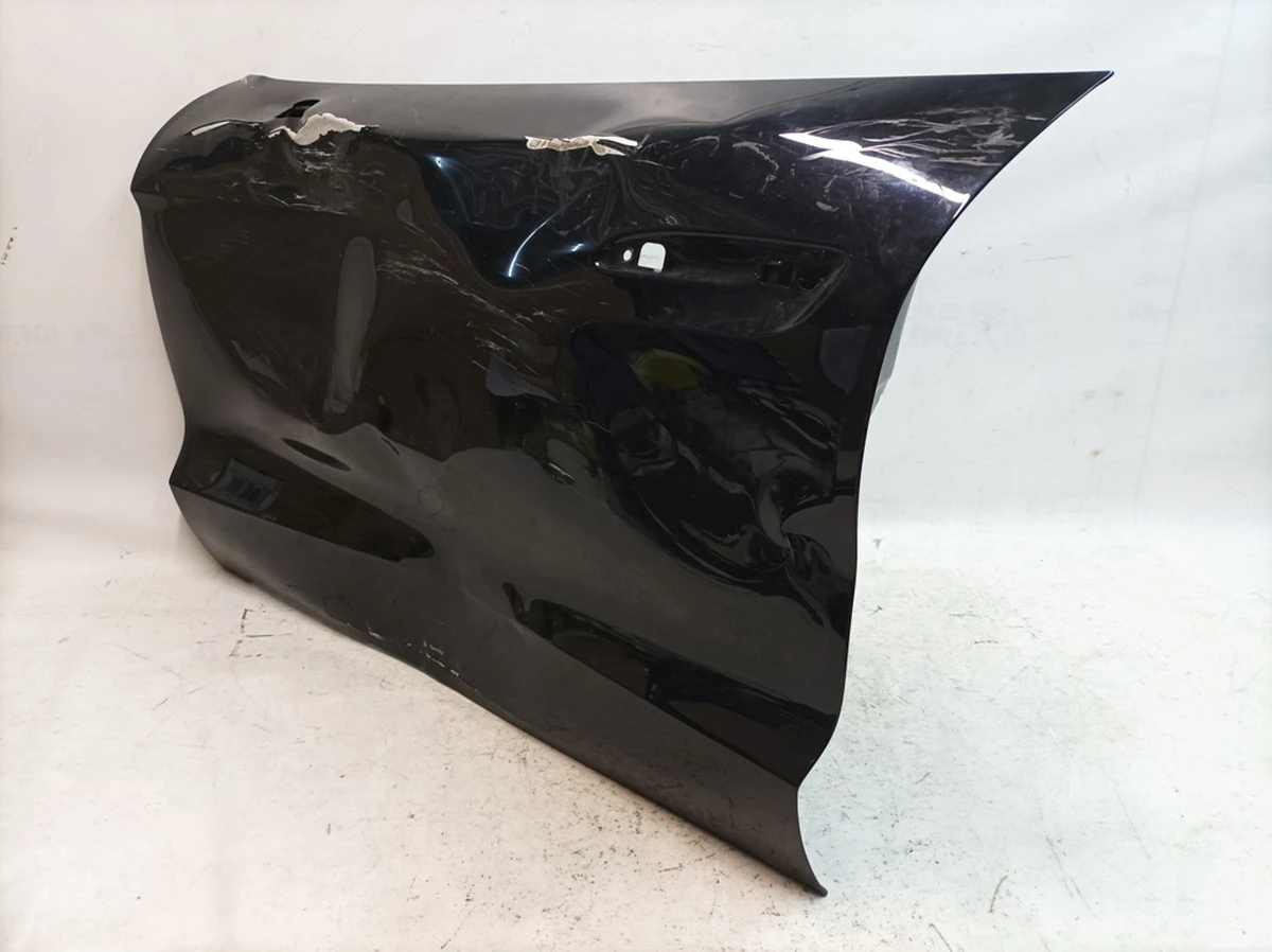 Двері передні ліві (метал) з пошкодженням Код фарби: C9X Porsche Taycan 9J1831193