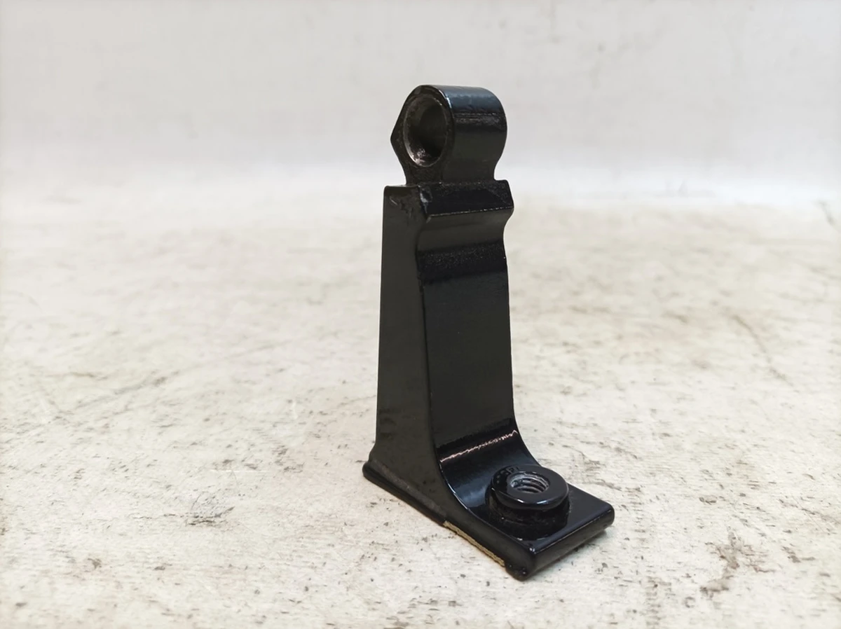 Петля дверей задньої лівої нижня (половина) стійка B Код фарби: C9X Porsche Taycan 9J1833403