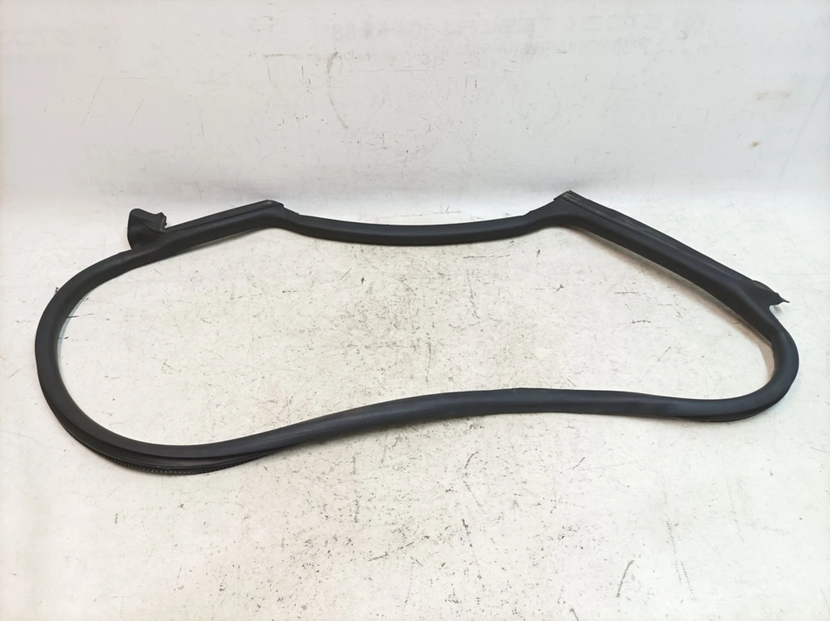 Уплотнитель внутренний двери задней правой Porsche Taycan 9J1833722AR