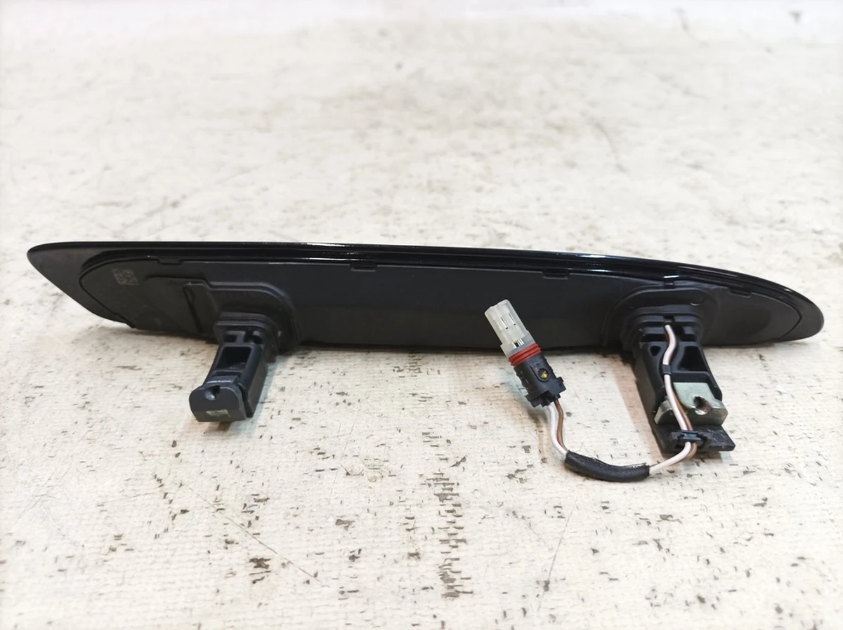 Front left outer door handle Paint code: C9X Porsche Taycan 9J1837205