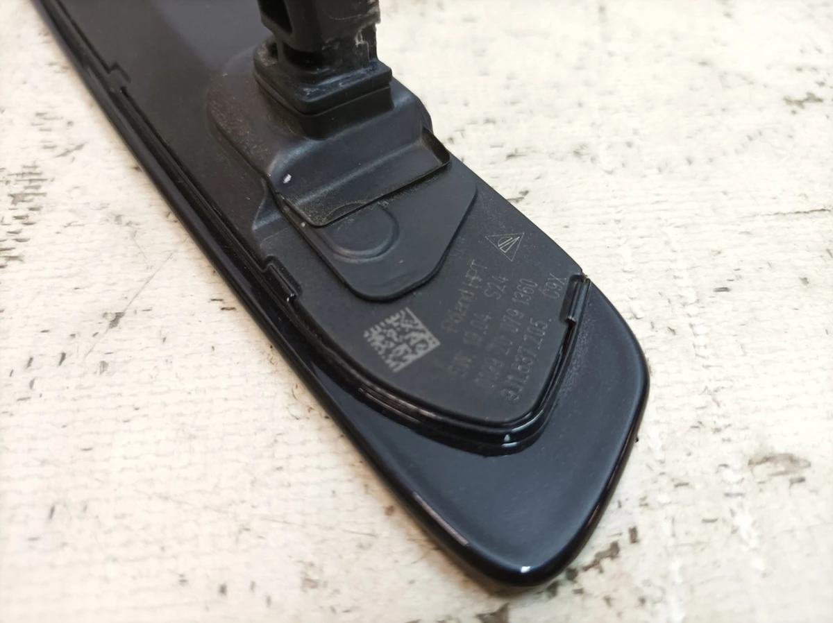 Front left outer door handle Paint code: C9X Porsche Taycan 9J1837205