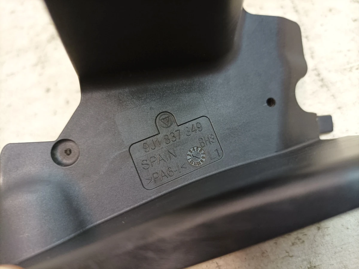 Накладка замка двері внутрішня (сторона водія) Porsche Taycan 9J1837349