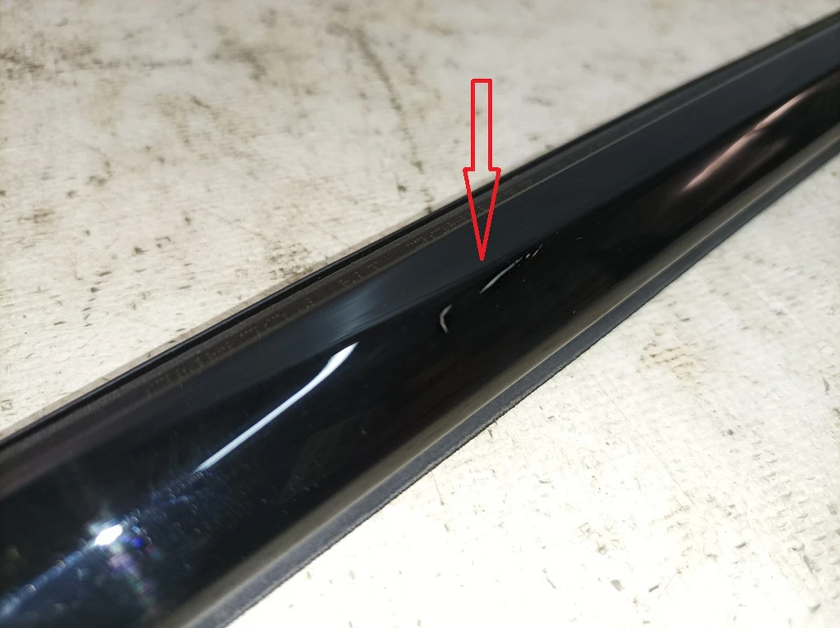 Front right outer door molding BLACK 041 (small scratch) Porsche Taycan 9J1837476B