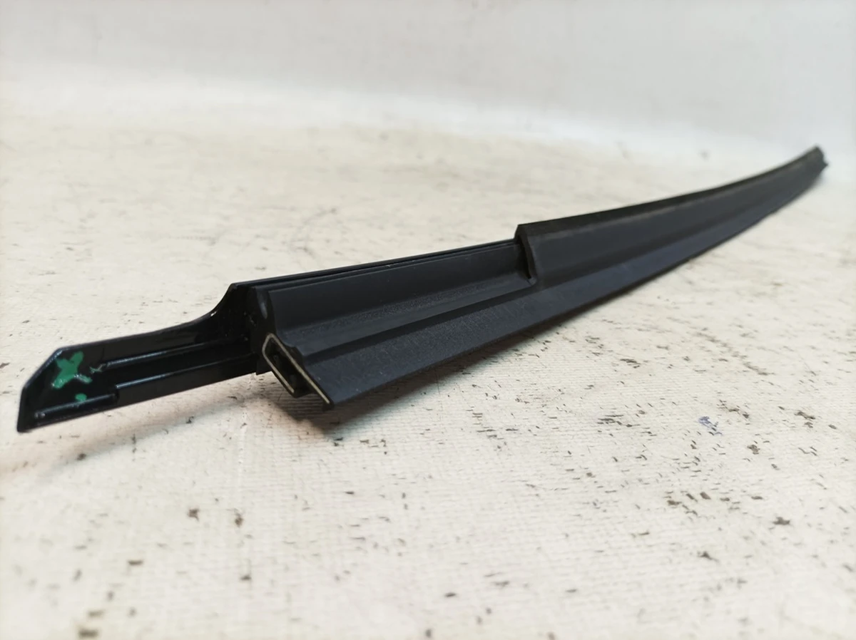 Front right outer door molding BLACK 041 (small scratch) Porsche Taycan 9J1837476B