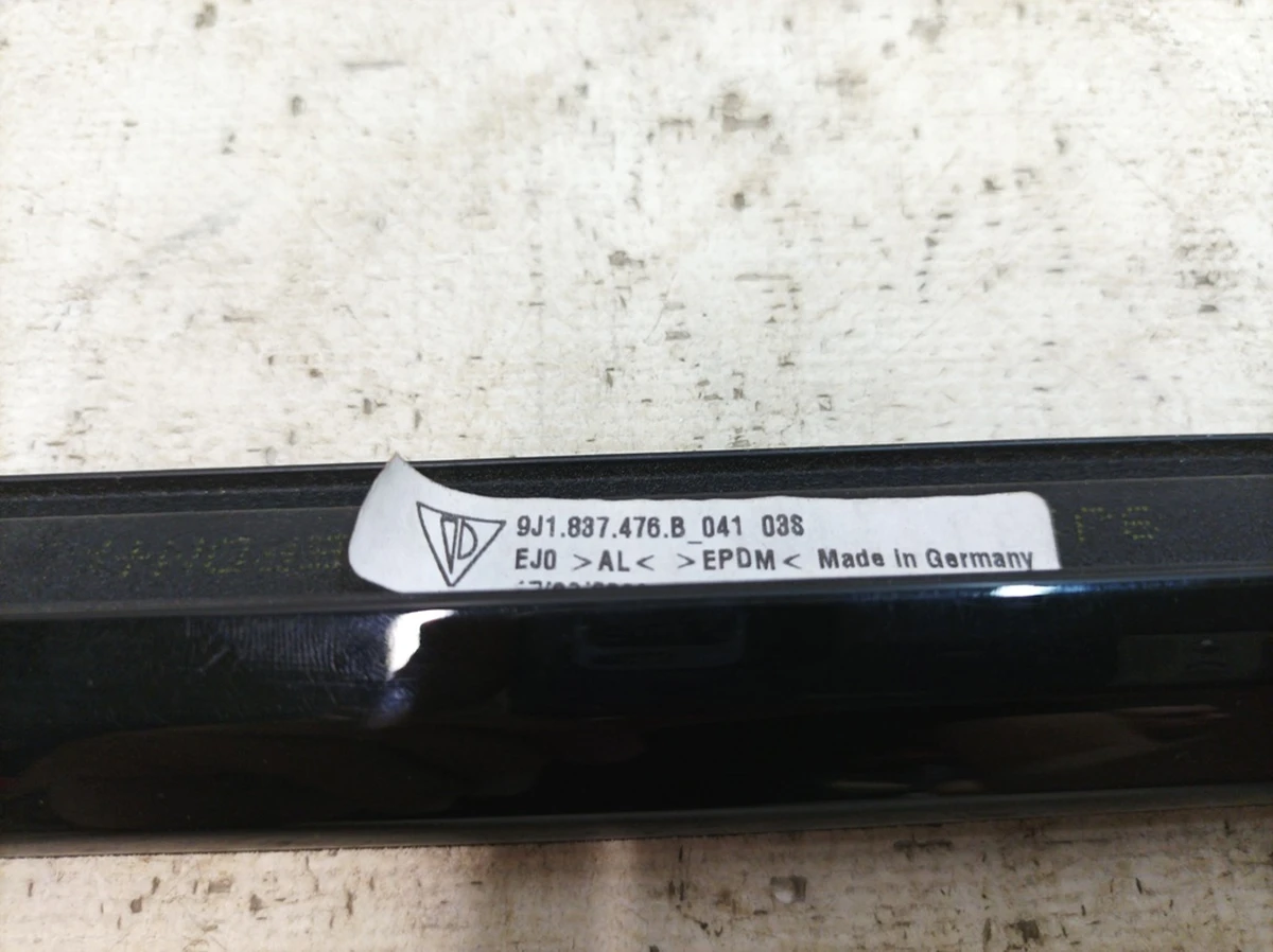Front right outer door molding BLACK 041 (small scratch) Porsche Taycan 9J1837476B
